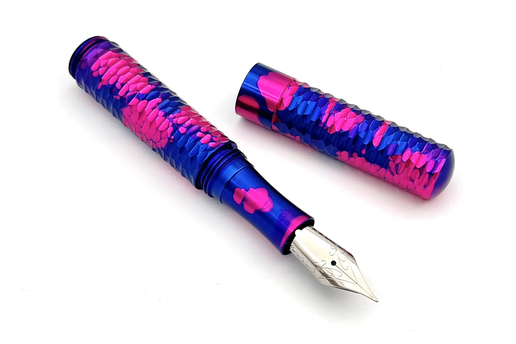 SchonDSGNAnodizedAluminumBubbleGumFacetedPocketSixFP_A